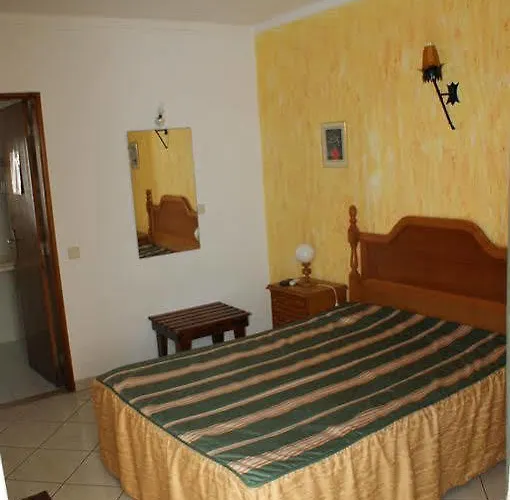 Vila Emilia * 阿尔布费拉